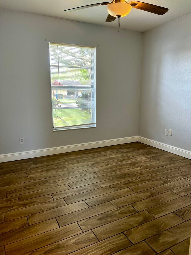 Room 3 - 207 67th St NE