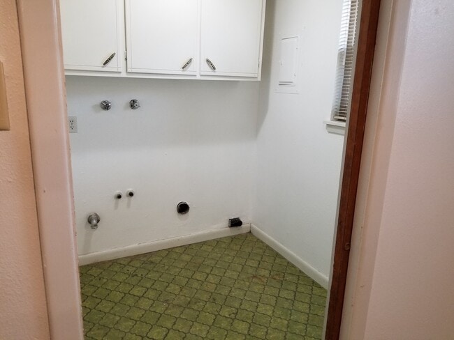 Building Photo - re1417