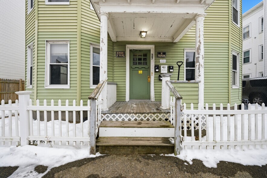 Building Photo - 367 Spruce St