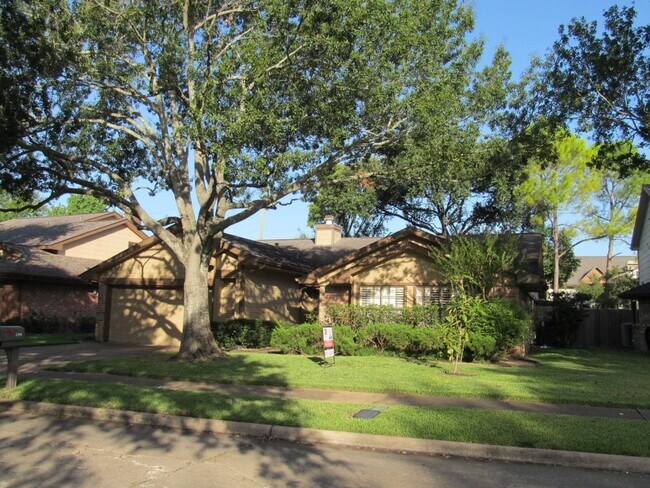 Building Photo - 2118 Hickory Lawn Dr