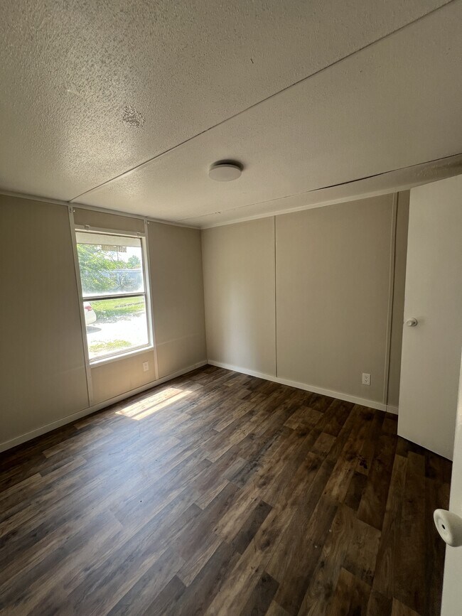 Building Photo - 129 Allison Ln