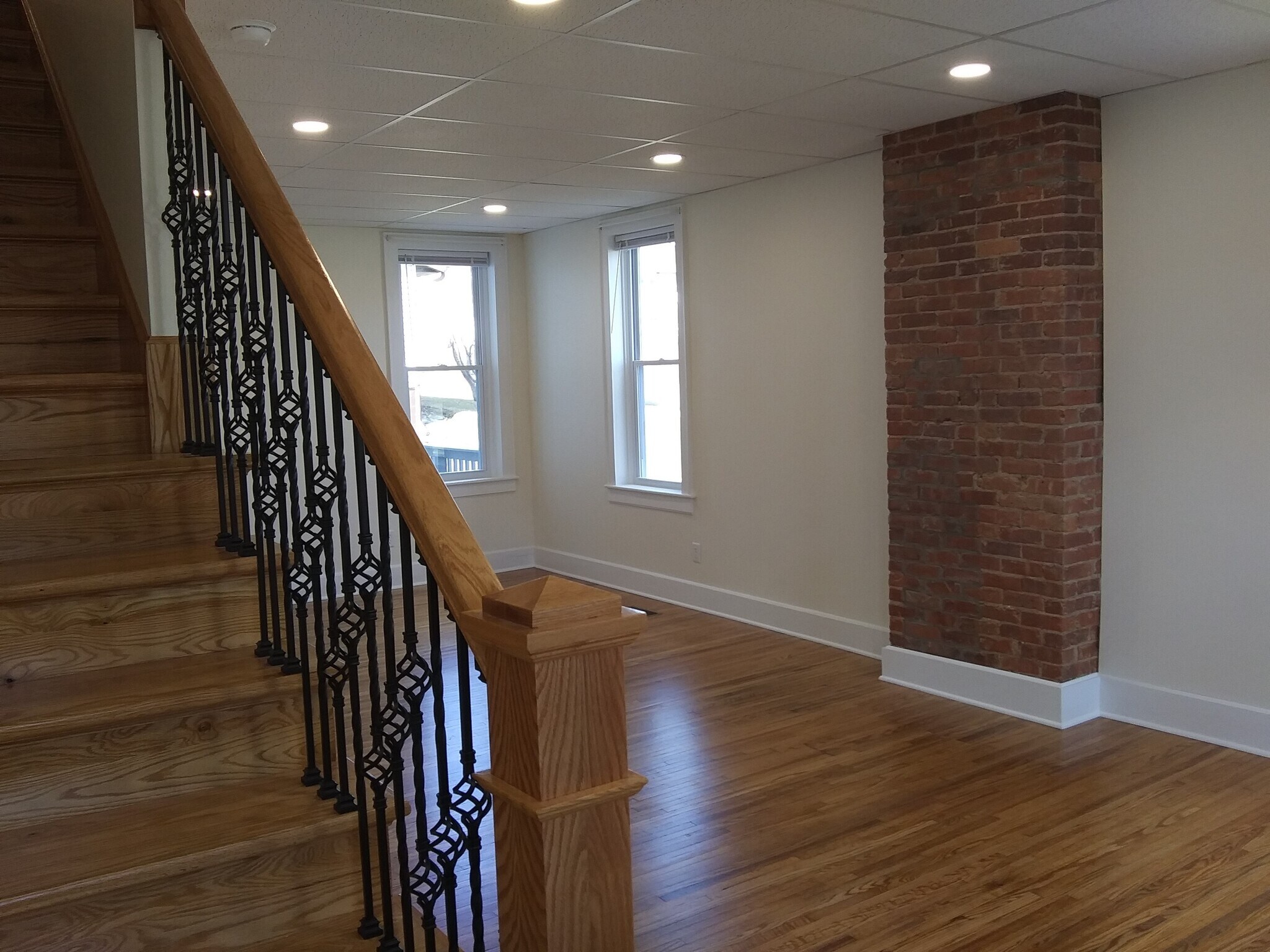 Building Photo - 525 N Elmer Ave