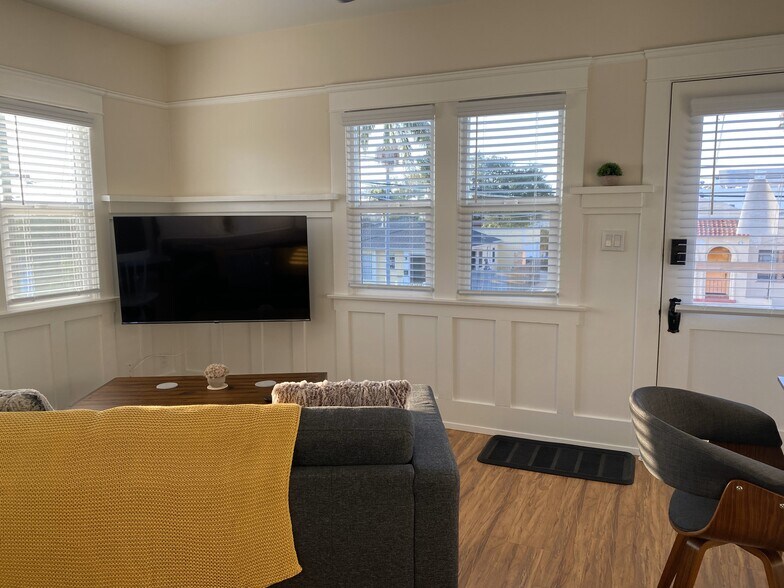 Television Area - 2919 Ivy St