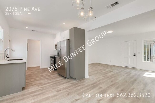 Building Photo - 2075 Pine Ave