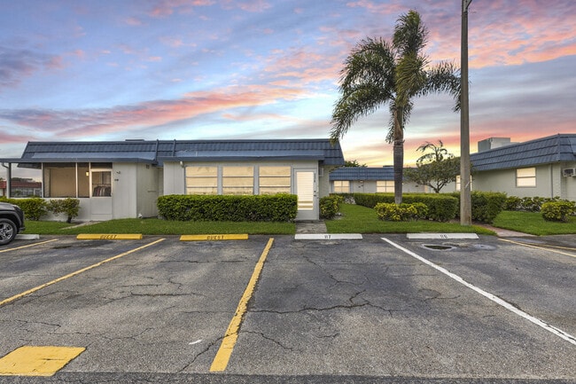 Building Photo - 117 Waterford D