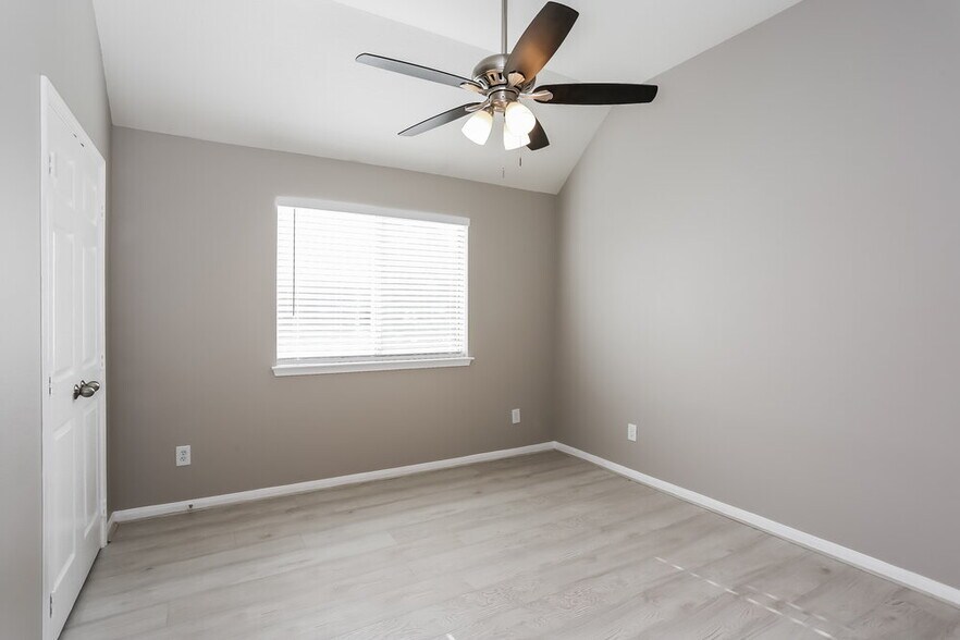 Building Photo - 722 Neap Ct