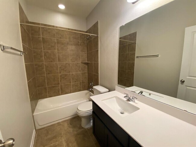 Building Photo - 21607 Surrey Ln