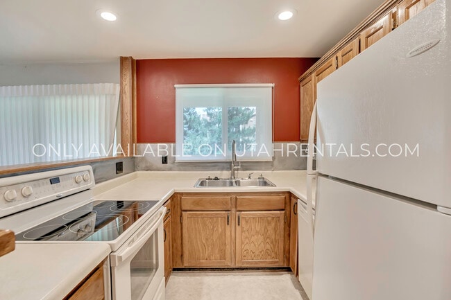 Building Photo - 7755 S Briarsprings Dr