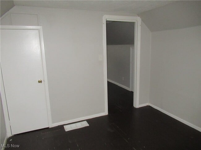 Building Photo - 18712 Parkmount Ave