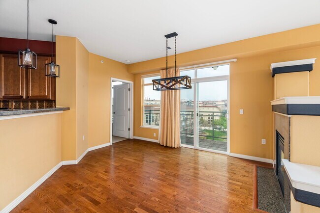 Building Photo - 10176 Park Meadows Dr