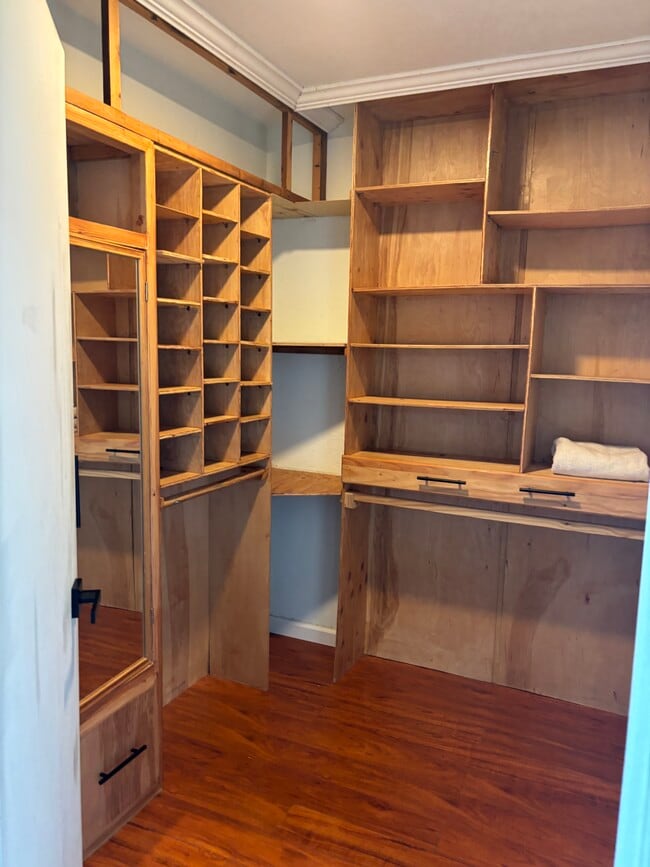 Building Photo - 2506 Cabrillo Dr