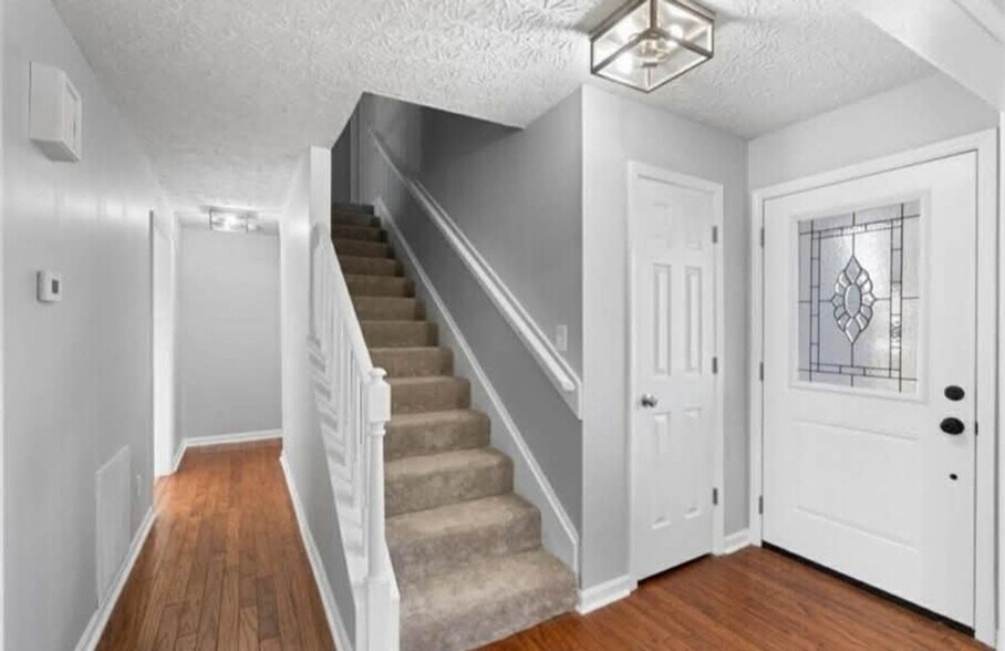 Building Photo - 11 Ridgeview Dr SE