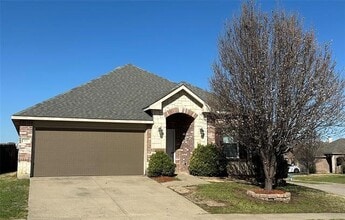 Building Photo - 817 Lark Dr