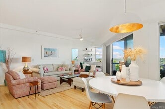 Building Photo - 260 Dune Rd