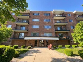 Building Photo - 205 W Miner St