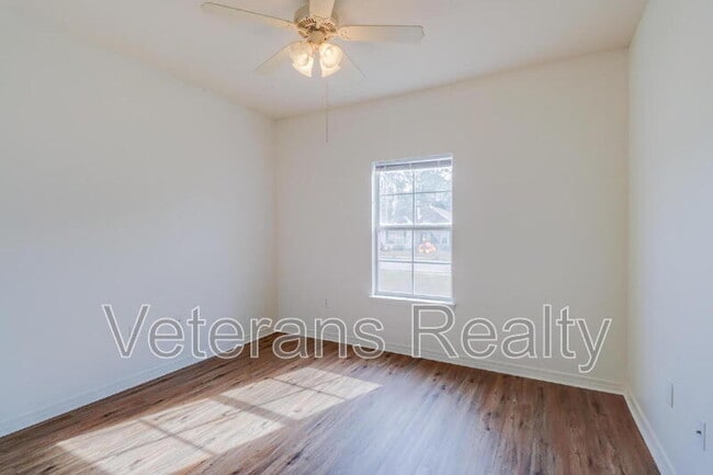 Building Photo - 18496 Devin Ct