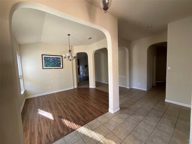 Building Photo - 303 Steer Acres Ct