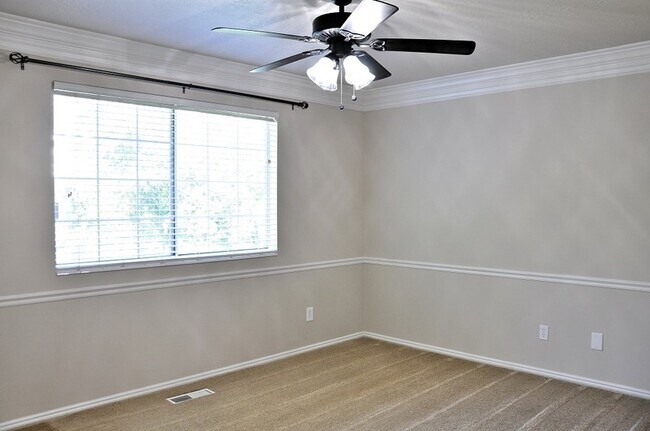 Building Photo - 926 E 1250 S