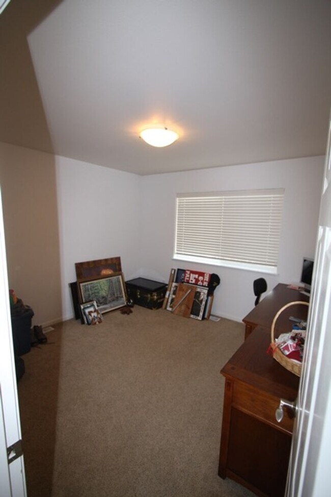Building Photo - 3 Bed, 2.5 Bath Condo in Eagle River