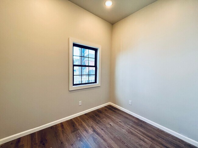 Building Photo - Modern 2BR/2BA with Bonus Room in Germanto...