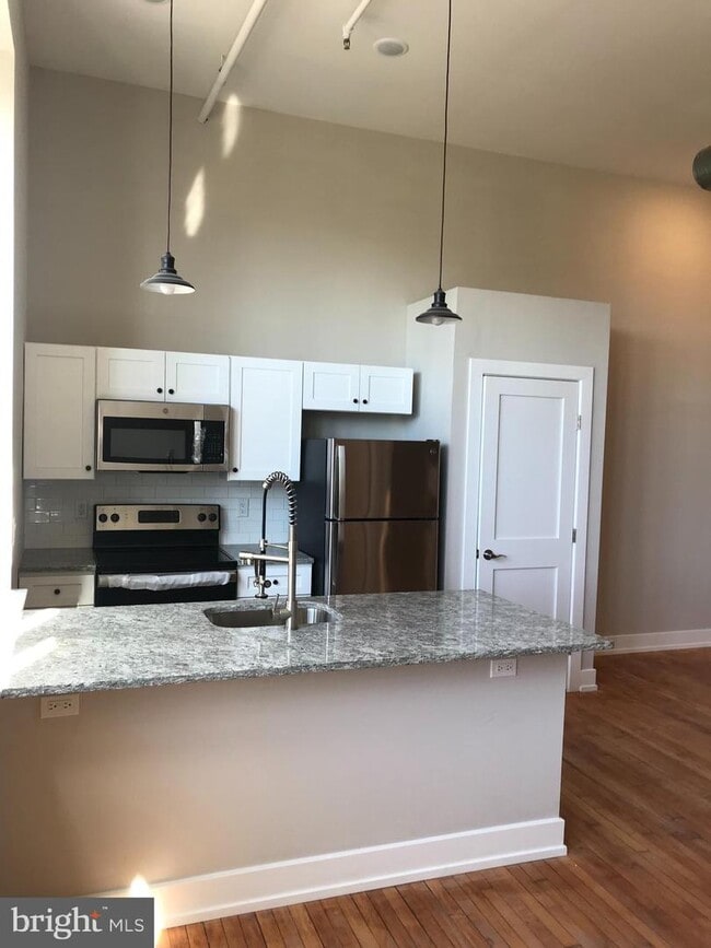 Building Photo - 4629 E Thompson St