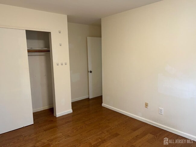 Building Photo - 26 Netherwood Cir