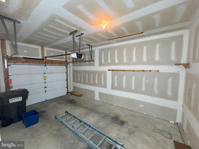 Building Photo - 43 Helene Ct