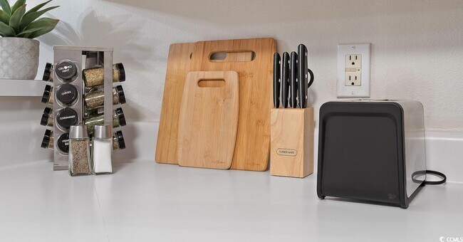 Building Photo - 1204 River Oaks Dr