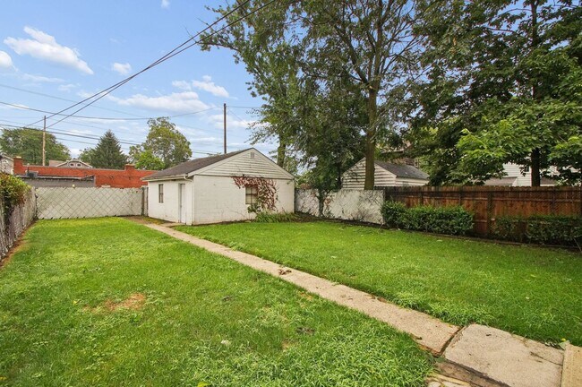 Building Photo - 3010 Woodbine Pl