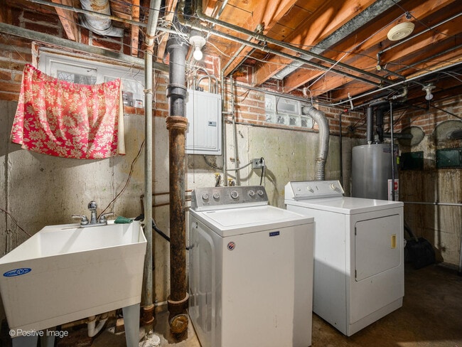 Building Photo - 68 N Albert St