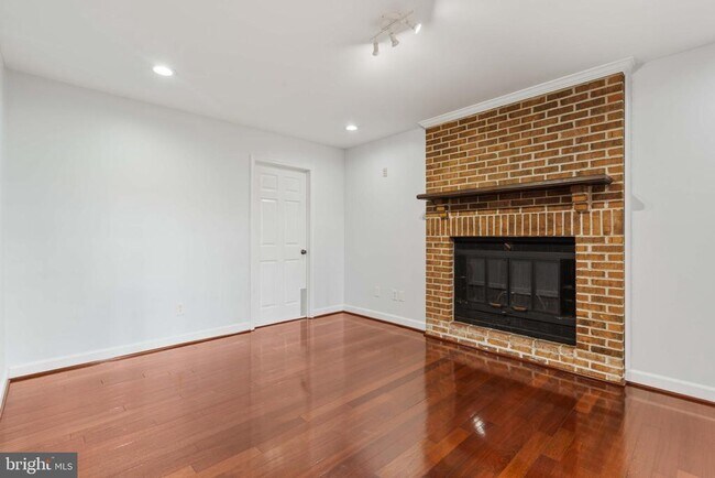 Building Photo - 2621 John Milton Dr