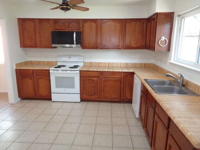 Building Photo - 19602 Southaven Dr