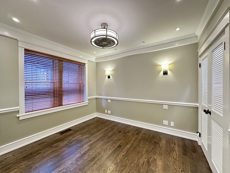 Building Photo - 1406 W Cornelia Ave