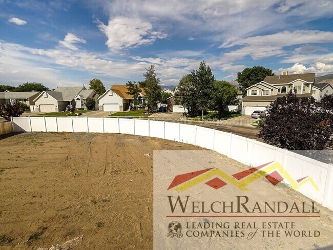 Building Photo - 832 4200 S