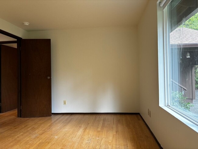 Building Photo - Amazing Lake Forest Park Home