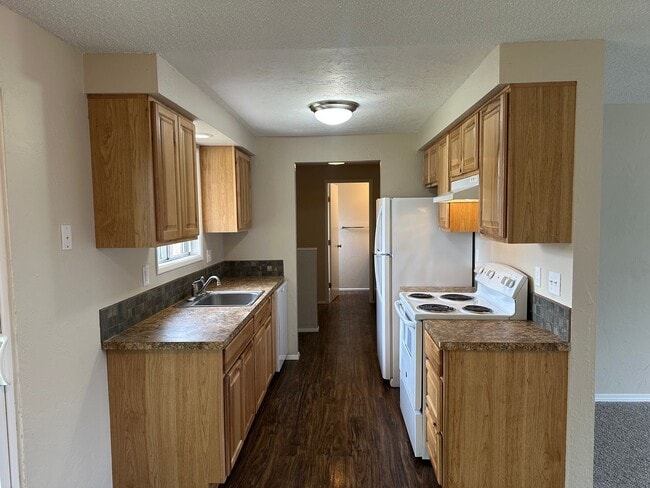 Building Photo - Unique 4 bed 1 1/2 bath duplex in Springfi...