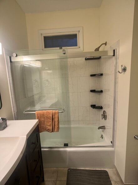 Building Photo - 122 Day St