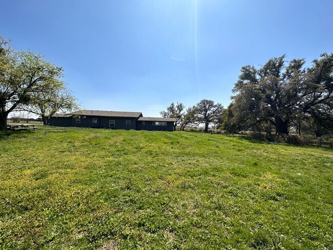 Building Photo - 850 County Road 218,