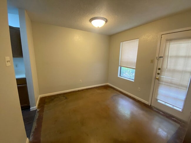Building Photo - North Austin Living in The Affordable 2 Bedroom