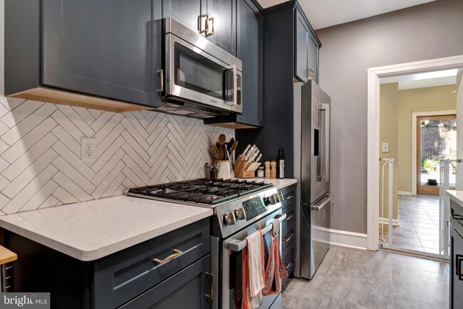 Building Photo - 817 N Harrison St