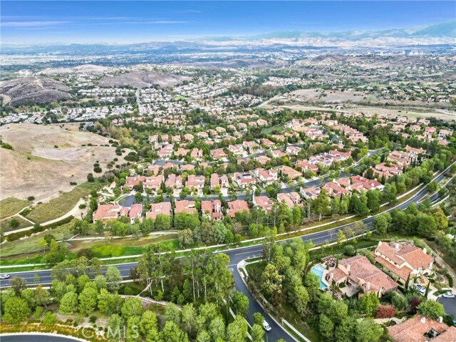 Building Photo - 31 Cezanne