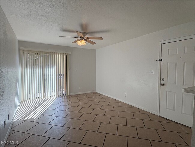 Building Photo - 2855 Winkler Ave