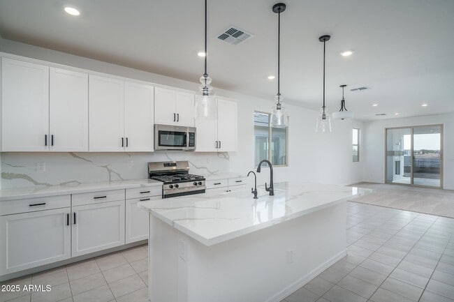 Building Photo - 20607 W Rancho Dr