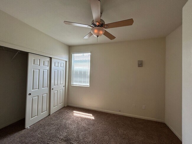 Building Photo - Adorable Condo in Gated Community