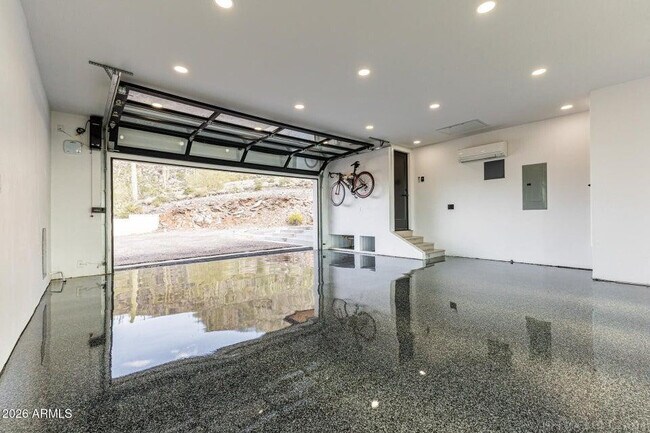 Building Photo - 6111 Victoria Dr