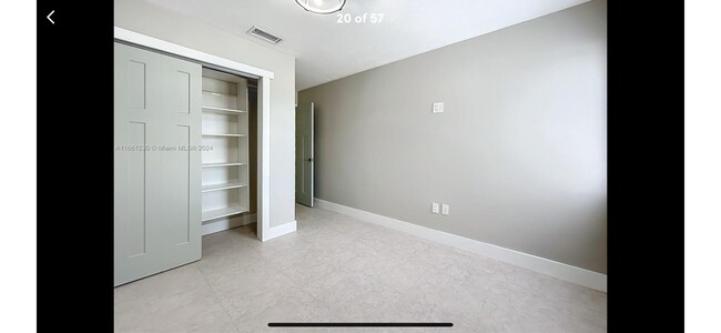 Building Photo - 13804 Kendale Lakes Dr