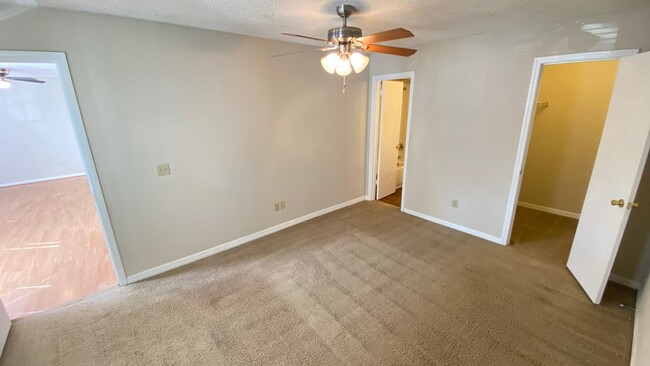 Building Photo - 2br/2ba Tradewinds Condo with Wood Floors ...