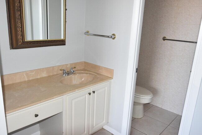 Building Photo - 1236 Hillsboro Mile