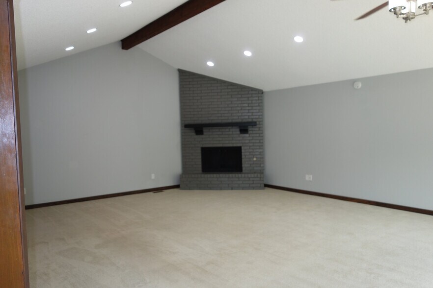 Building Photo - 3324 E 73rd St