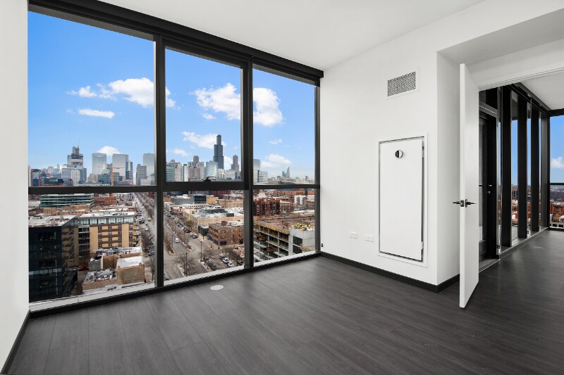 Building Photo - 1356 W Randolph St